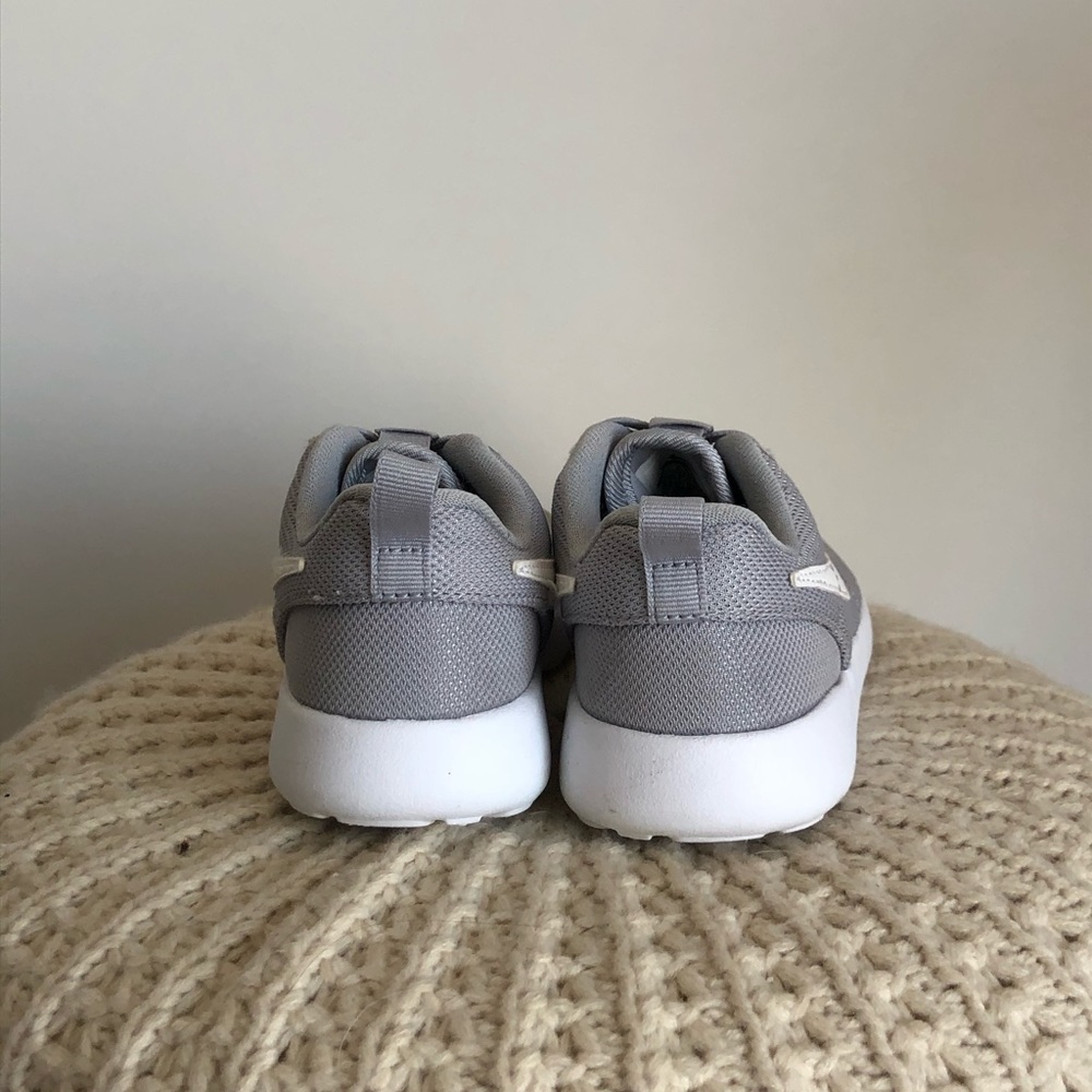 Children’s Nike shoes - Picture 3 of 4